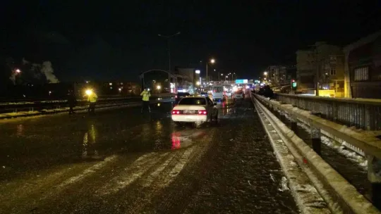 13 aracın karıştığı trafik kazasında yol, 1 saat sonra trafiğe açıldı