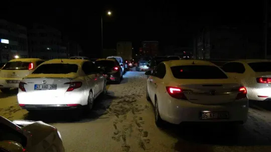 13 aracın karıştığı trafik kazasında yol, 1 saat sonra trafiğe açıldı