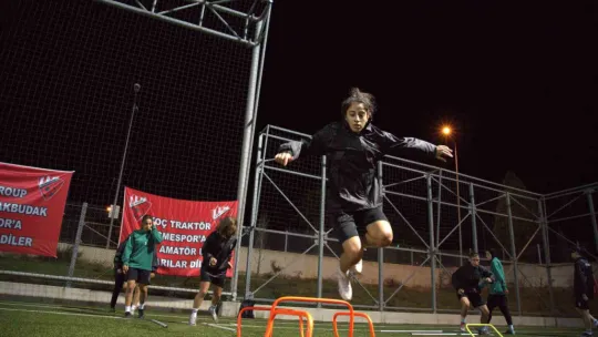14 yaşında Sümeyye, kadın futbol ligleri tarihine geçti