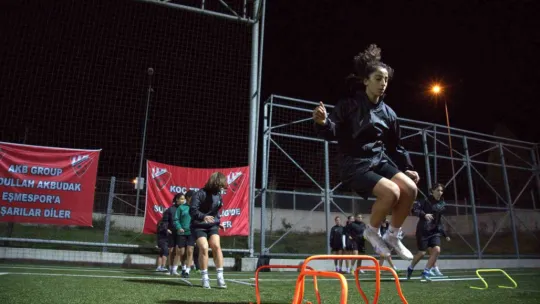 14 yaşında Sümeyye, kadın futbol ligleri tarihine geçti