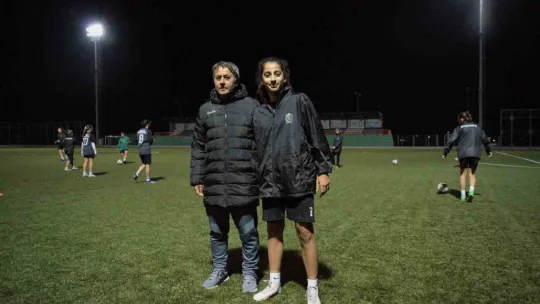 14 yaşında Sümeyye, kadın futbol ligleri tarihine geçti