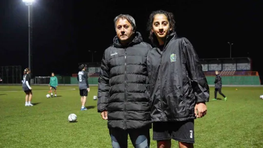 14 yaşında Sümeyye, kadın futbol ligleri tarihine geçti