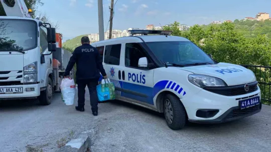 15 ay önce evlendiği kocasının evini yakıp yangını izledi