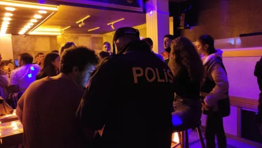 Mermisi bitince silahın kabzasıyla vurmaya başlamış