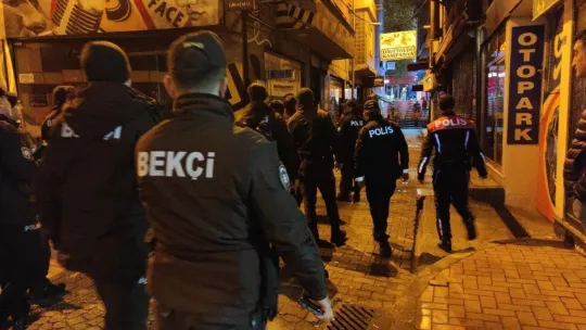 Mermisi bitince silahın kabzasıyla vurmaya başlamış
