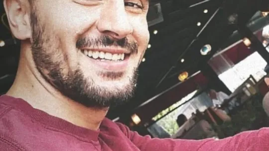 Mermisi bitince silahın kabzasıyla vurmaya başlamış