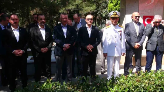15 Temmuz'un yıldönümünde şehitler mezarı başında anıldı