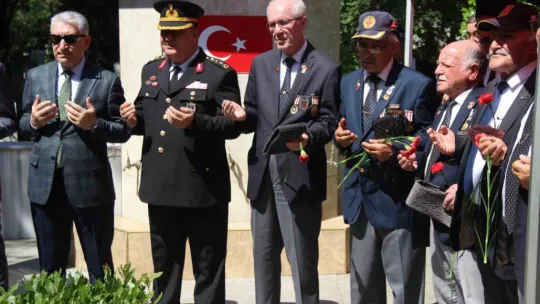 15 Temmuz'un yıldönümünde şehitler mezarı başında anıldı