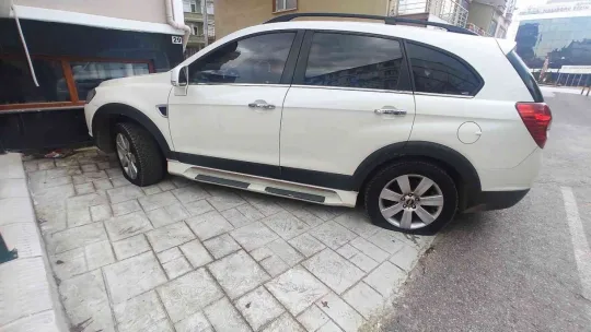 Kocaeli'de 16 aracın lastiğini kestiler!