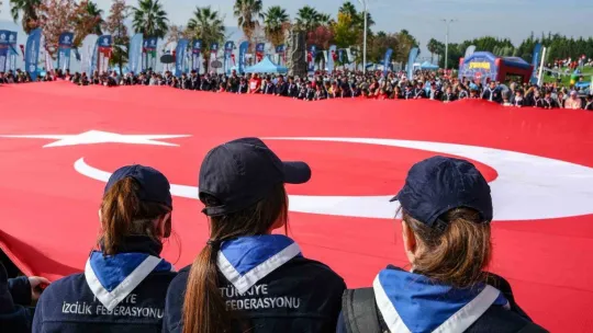 16 ülkeden sporcu Kocaeli'de Cumhuriyet için koştu