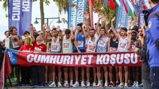 16 ülkeden sporcu Kocaeli'de Cumhuriyet için koştu