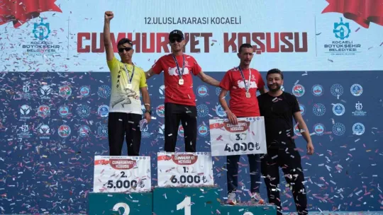 16 ülkeden sporcu Kocaeli'de Cumhuriyet için koştu