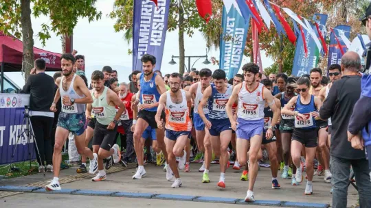 16 ülkeden sporcu Kocaeli'de Cumhuriyet için koştu