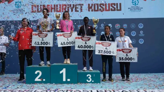 16 ülkeden sporcu Kocaeli'de Cumhuriyet için koştu