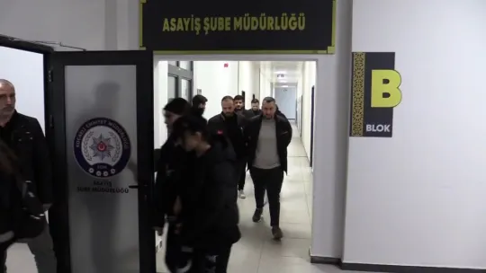Deprem hasarlı araçları değiştirip piyasa süreceklerdi: 5 gözaltı