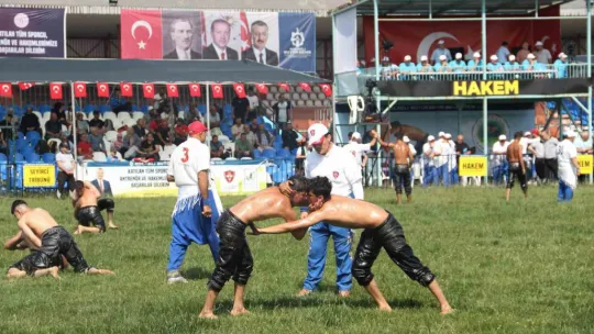 180 bin TL değerindeki altın kemer için er meydanına çıktılar