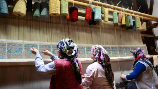 180 yıldır sarayları renklendiren fabrika!