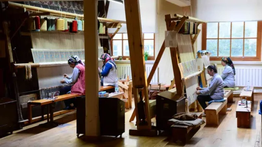 180 yıldır sarayları renklendiren fabrika!