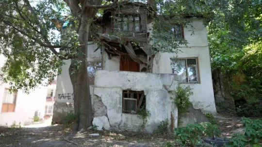 182 yıllık tarih harabeye döndü: Turist görse oturup ağlar