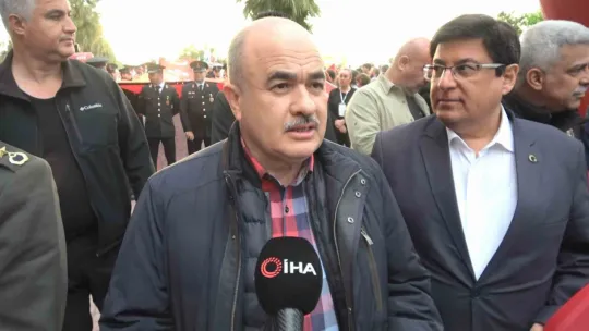1919 metrelik dev Türk bayrağıyla yürüdüler