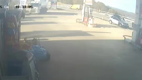 2 araç çarpıştı: 2 yaralı