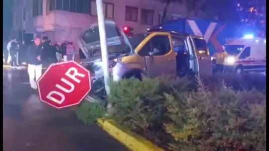 Kocaeli'de 2 aracın karıştığı kazada 7 kişi yaralandı