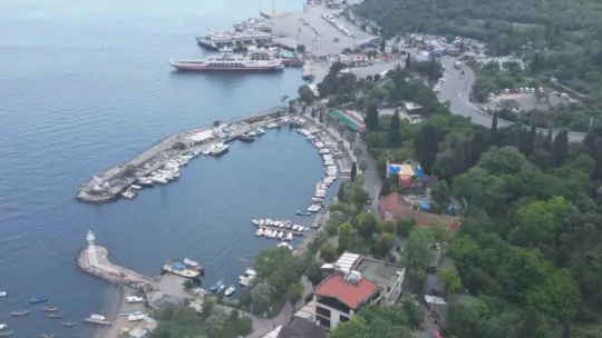 2 bin nüfuslu mahalle market istiyor