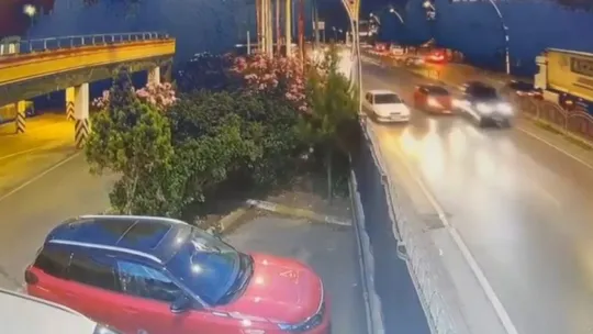 2 genci hayattan koparan kazaya ilişkin güvenlik kamerası ortaya çıktı