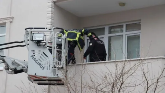 2 gündür kayıp olan otel çalışanını bulmak için 2 kapı kırdılar