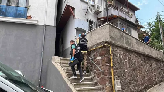 Evinde ölü bulundu
