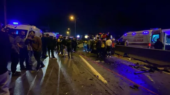 2 kişiyi hayattan koparan kaza kamerada