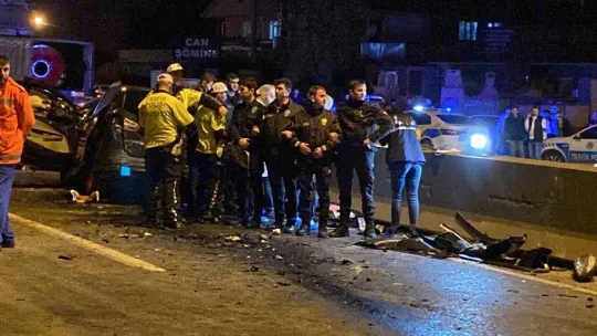 2 kişiyi hayattan koparan kaza kamerada