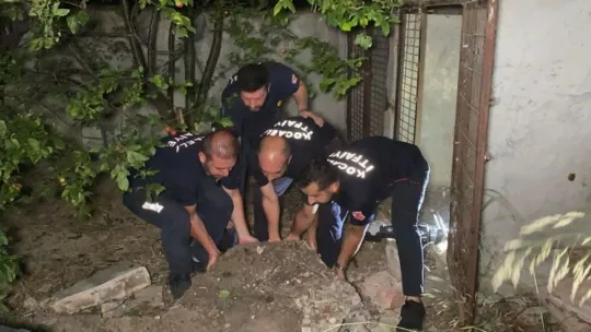 2 metre çukur kazarak 3 saatte kurtardılar