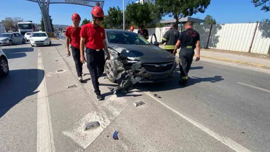 2 otomobil çarpıştı: 1 yaralı