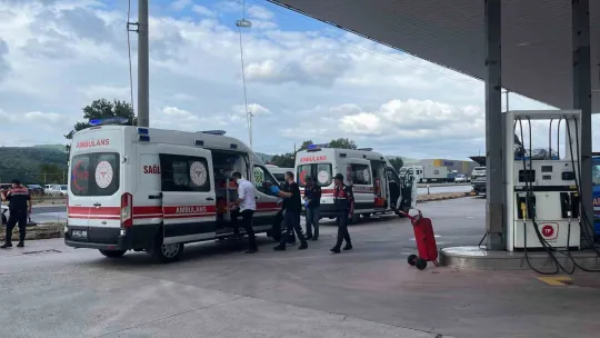 2 otomobil çarpıştı: 3 yaralı