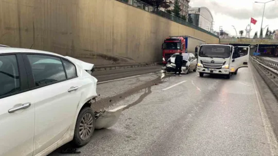 2 otomobil kazaya karıştı: 3 yaralı