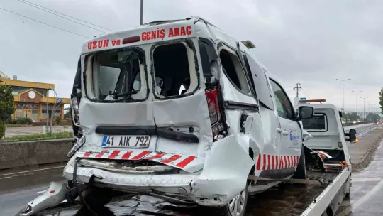 2 tır ve hafif ticari araç çarpıştı: 1 yaralı