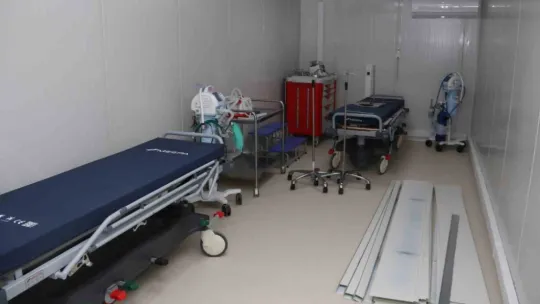 20 günde inşa edilen hastane hizmete başladı