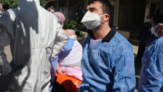 200 kiloluk Covid-19'lu hastaya film gibi kurtarma operasyonu