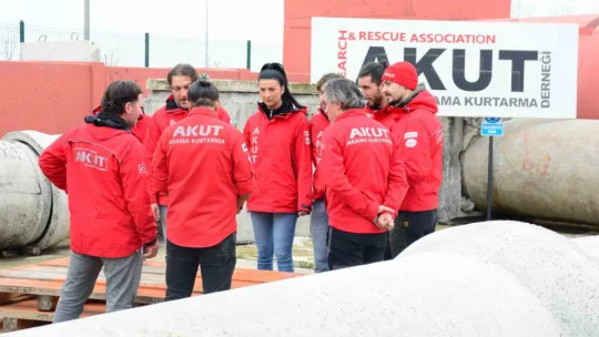 27 kişiyi kurtaran ekibin lideri o anları anlattı