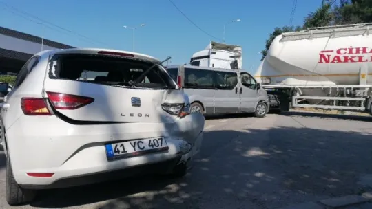 3 araç birbirine girdi, 11 yaşındaki çocuk yaralandı