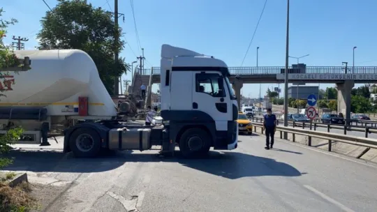 3 araç birbirine girdi, 11 yaşındaki çocuk yaralandı