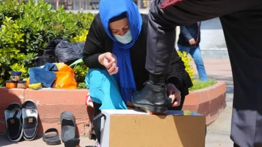 3 ay önce aldığı boya sandığı, fedakar annenin ekmek teknesi oldu