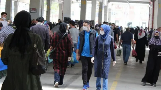 3 günlük yasak öncesi alışveriş yaptılar