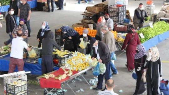 3 günlük yasak öncesi alışveriş yaptılar