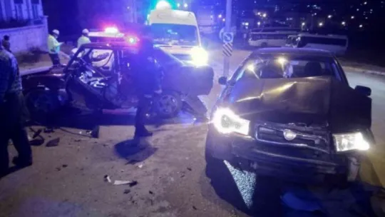 3 kişinin yaralandığı kazada araçtan içki şişeleri çıktı!