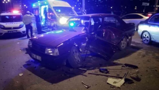 3 kişinin yaralandığı kazada araçtan içki şişeleri çıktı!