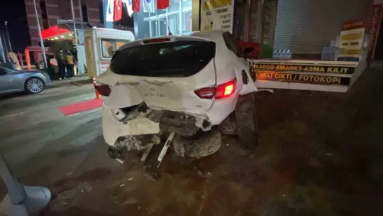 3 kişinin yaralandığı kazada sürücü alkollü çıktı