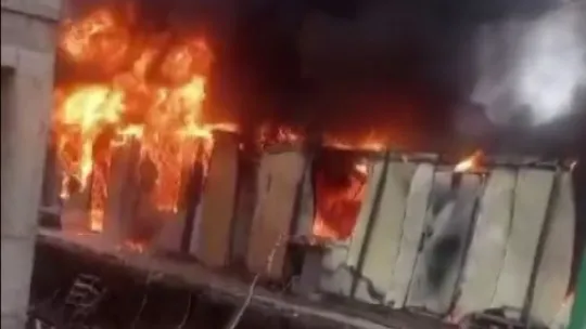 3 konteyner küle dönerken Kur'an-ı Kerim'in sayfaları yanmadı