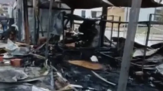 3 konteyner küle dönerken Kur'an-ı Kerim'in sayfaları yanmadı